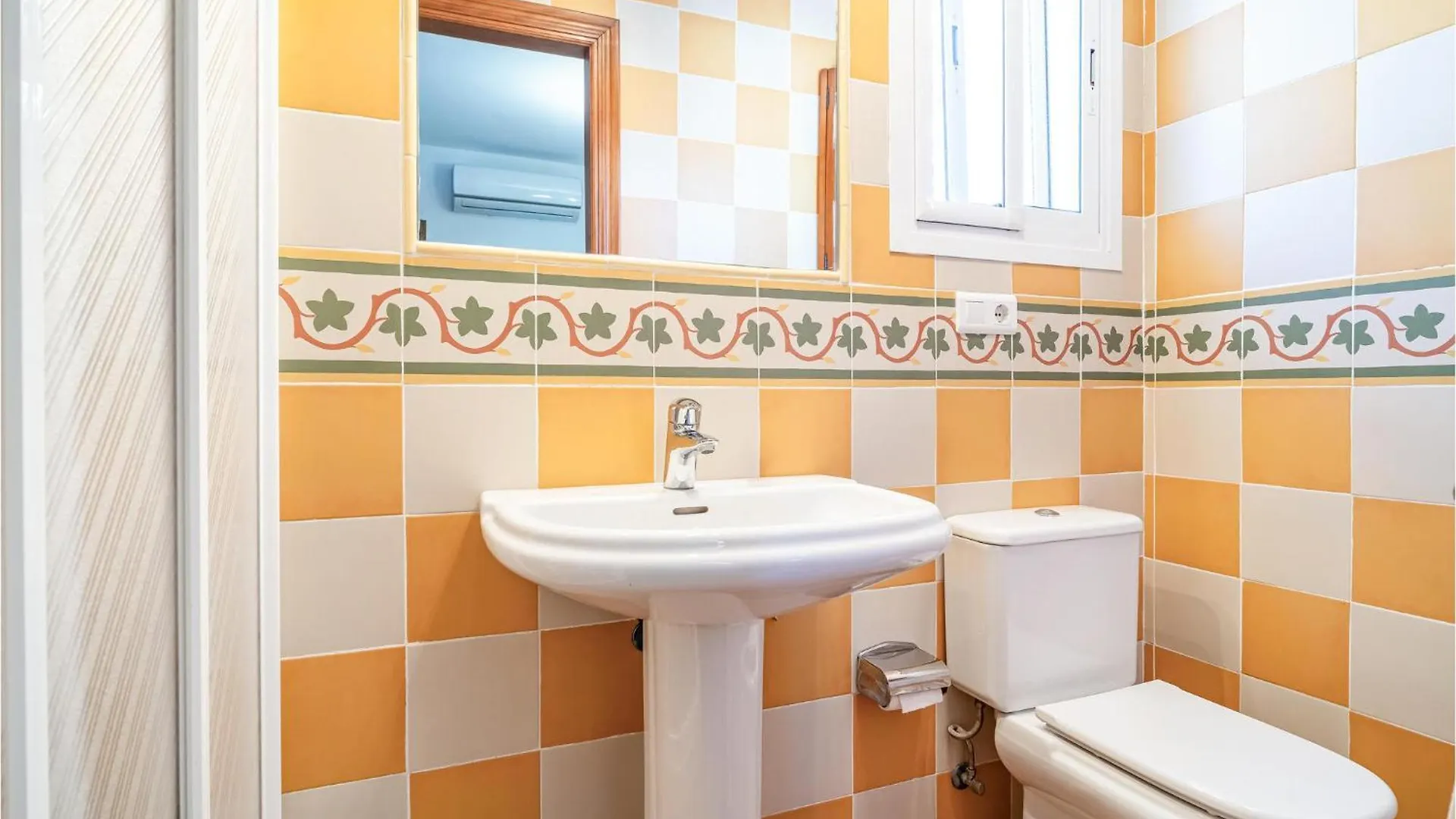 Lovely Home In Frigiliana With Wifi